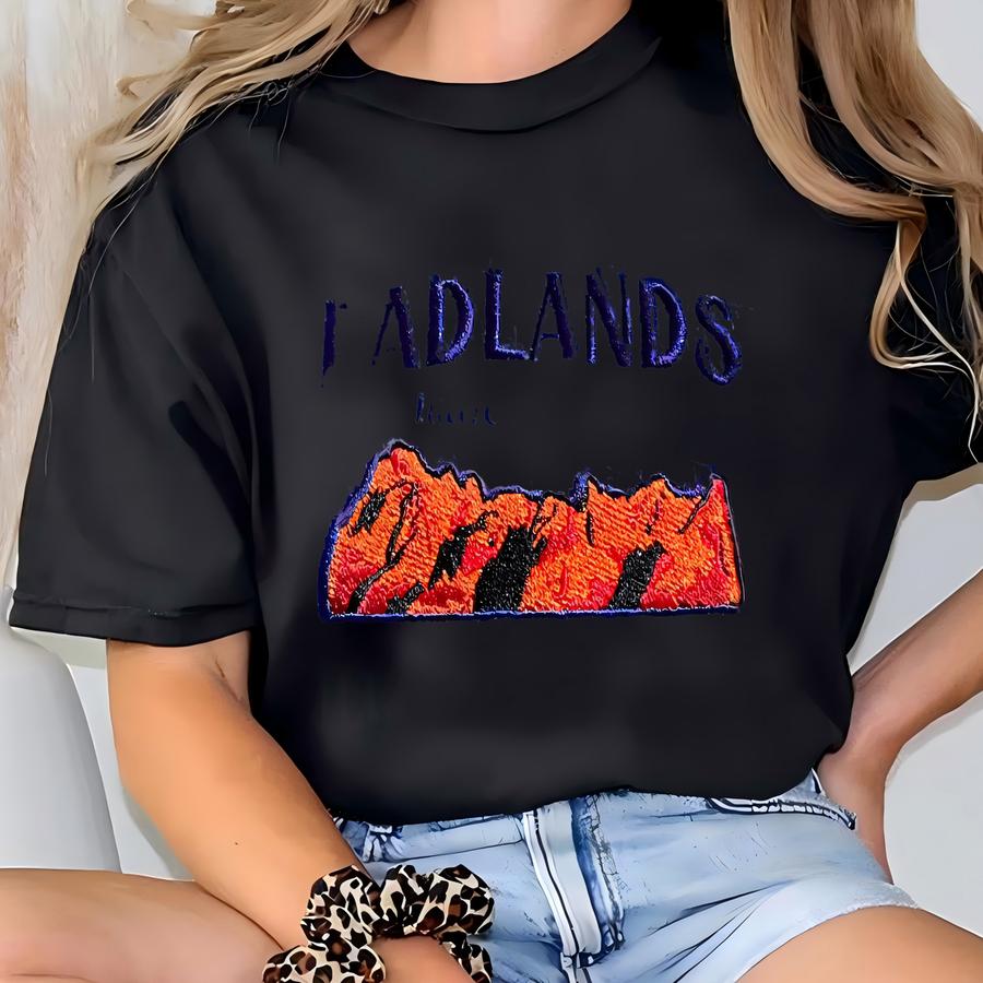 Badlands Sweatshirt, South Dakota Crewneck, Vintage National Park Shirt  T-shirt