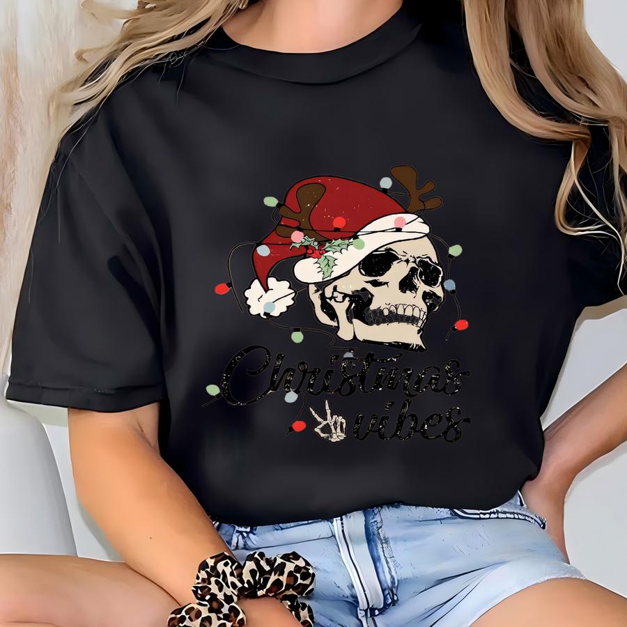 Christmas Skull Sweatshirt: Gildan Cotton Xmas Vibes Crewneck T-shirt