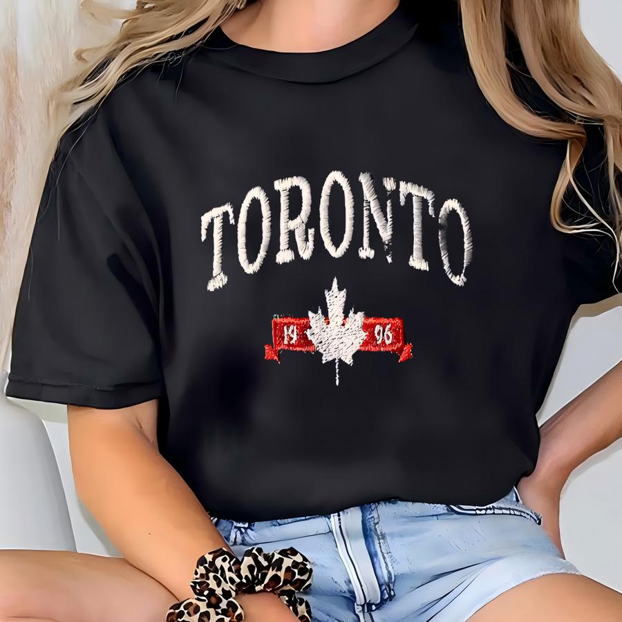 Toronto Sweatshirt, Vintage Canada Crewneck  T-shirt