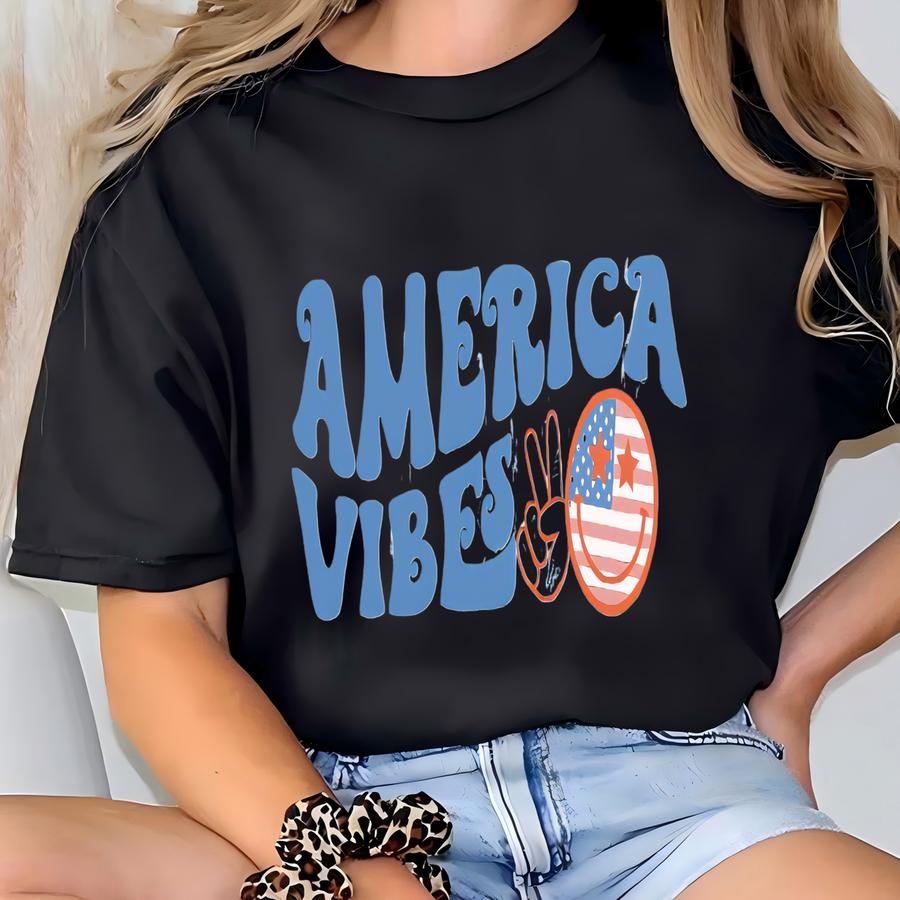 Women's Retro American Vibes, Fourth Of July Tee T-shirt