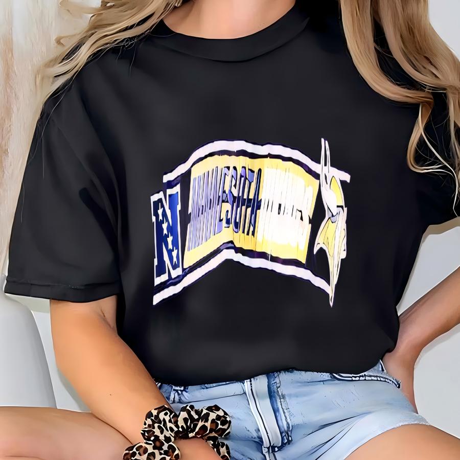 Vintage  Football Sweatshirt Vikings Crewneck Vikings Pullover Vikings Sweater Y Logo Purple Color Men’s L T-shirt