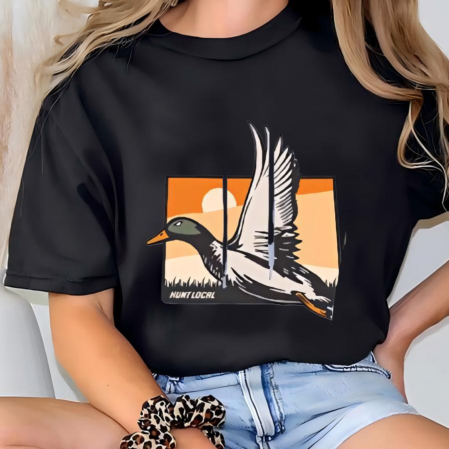 Colorado - Sunset Duck Hunting Hoodie, Waterfowl Hunt Sweatshirt, Men's, Women's, Duck Hunter Sweater, Gifts For Duck Hunters, Gifts For Dad T-shirt