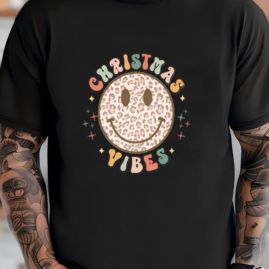 Christmas Vibes Crewneck Sweatshirt Retro Cheetah Print Happy Christmas Vibes Happy Face Colorful Cheetah Print Christmas Sweatshirt Retro T-shirt