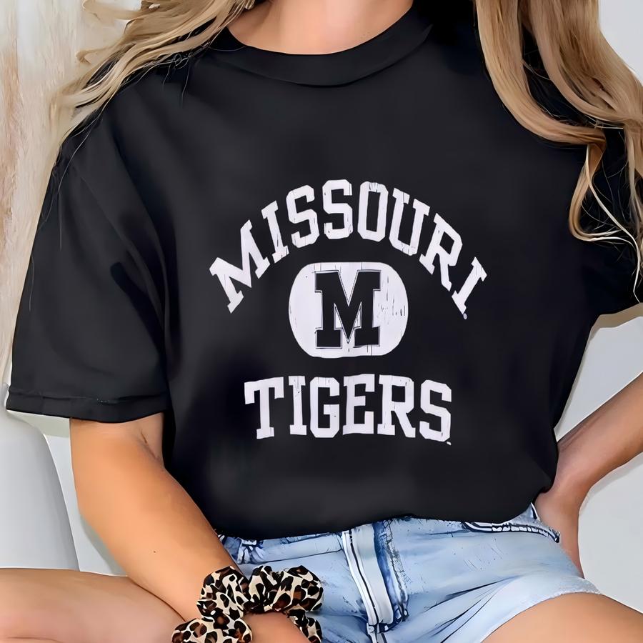 Vintage Missouri Tigers Sweatshirt Missouri Pullover Sweater Missouri Crewneck Jumper Missouri Tigers Spellout Print Graphic Purple Color T-shirt