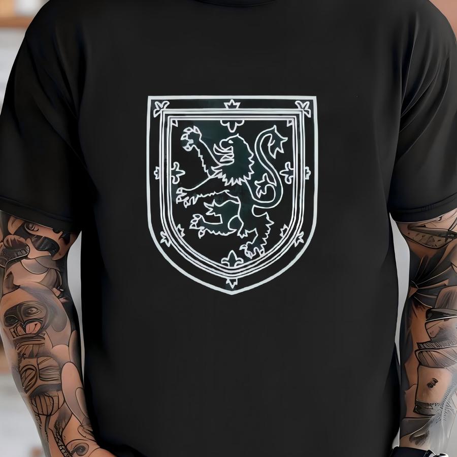 Edinburgh Sweatshirt Scottish Sweater Highlander Scotland Lion Rampant Crew Scottish Highlands Family Trip Outfit Vacation Tripping Unisex T-shirt