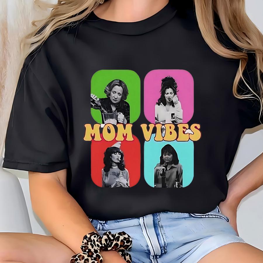 90’s Mom Vibes Retro Funny Mom Shirt, Retro Funny Mom Shirt, Mom Life Shirt, Funny Graphic Tee, Mother's Day Gift, Cool Mom Gifts T-shirt