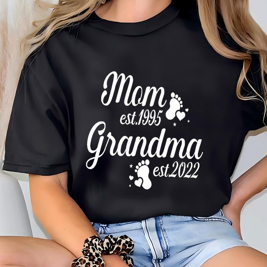 Personalized Mom And Grandma Est Year Shirt, Baby Announcement Outfits, Customized Grandma Shirts, Baby Shower Shirt, Custom Grammy Hoodies T-shirt