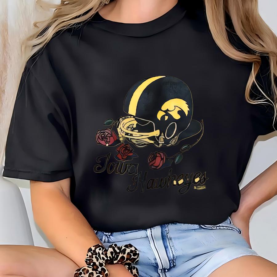 Vintage 80s Distressed Iowa Hawkeyes University Football Sweatshirt Iowa Crewneck Iowa Pullover Printed Logo Yellow Color Men’s Fit M T-shirt