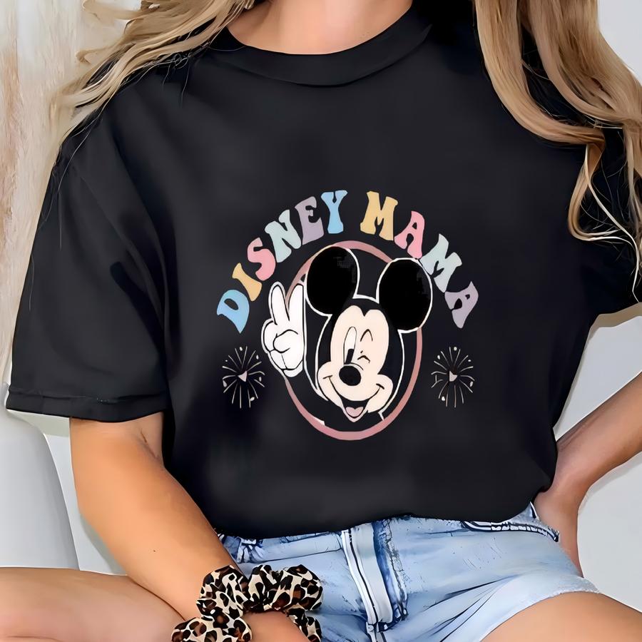 Mama Sweatshirt, Sweater For Mom, Vacation, I Am A Mom Tee, Mother's Day Gift, Mom Tee, Family Shirt T-shirt