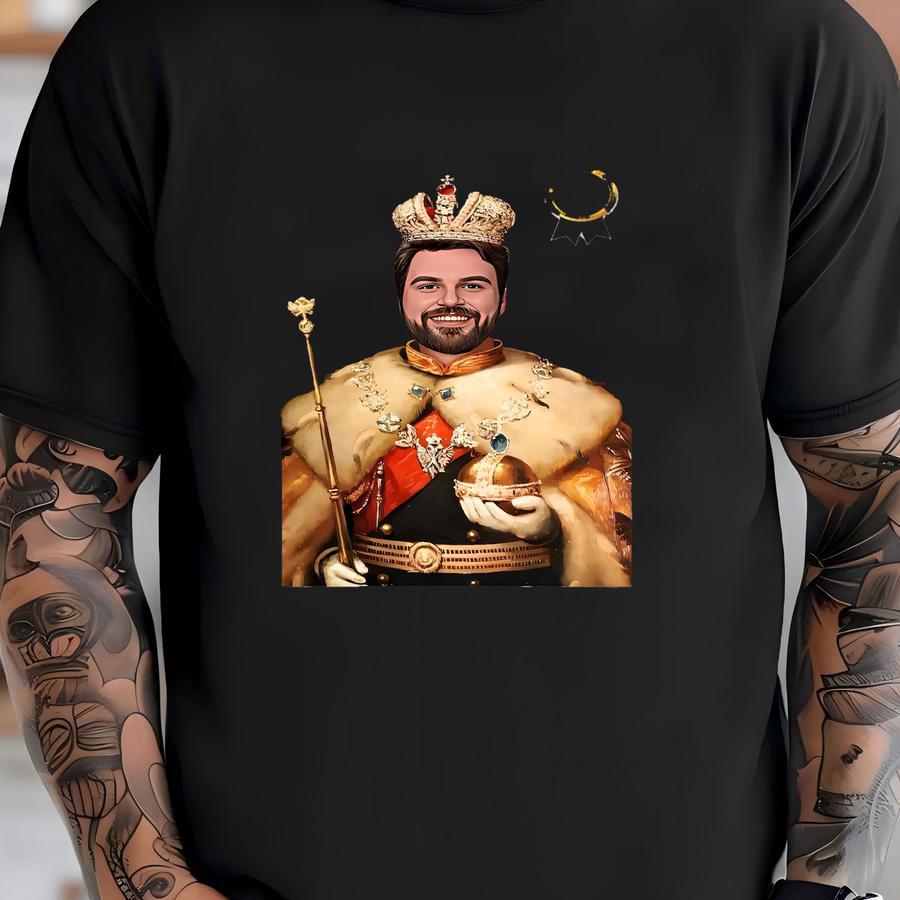 Custom Royal King Family Portrait: Personalized Elegant Gift (digital Download) T-shirt