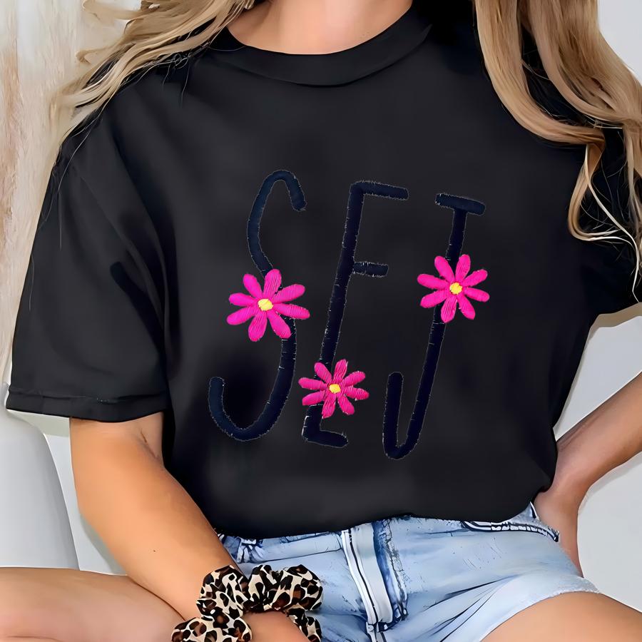 Retro Daisy Monogram Sweatshirt, Cute Floral Initial Crewneck, Simplistic Floral Monogram T-shirt