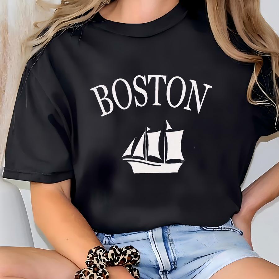 Boston Massachusetts Sweatshirt, Boston Crewneck, Varsity Style Crewneck, Boston Shirt, University Sweaters, Aesthetic Boston Gift T-shirt