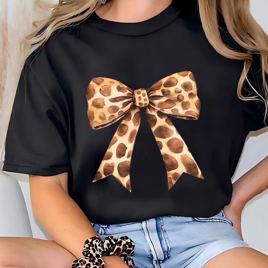 Giraffe Coquette Bow Sweatshirt, African Safari Shirt, Cute Giraffe Top, Zoo Day Mama Sweater, Giraffe Lover Gift, Watercolor Giraffe Print T-shirt