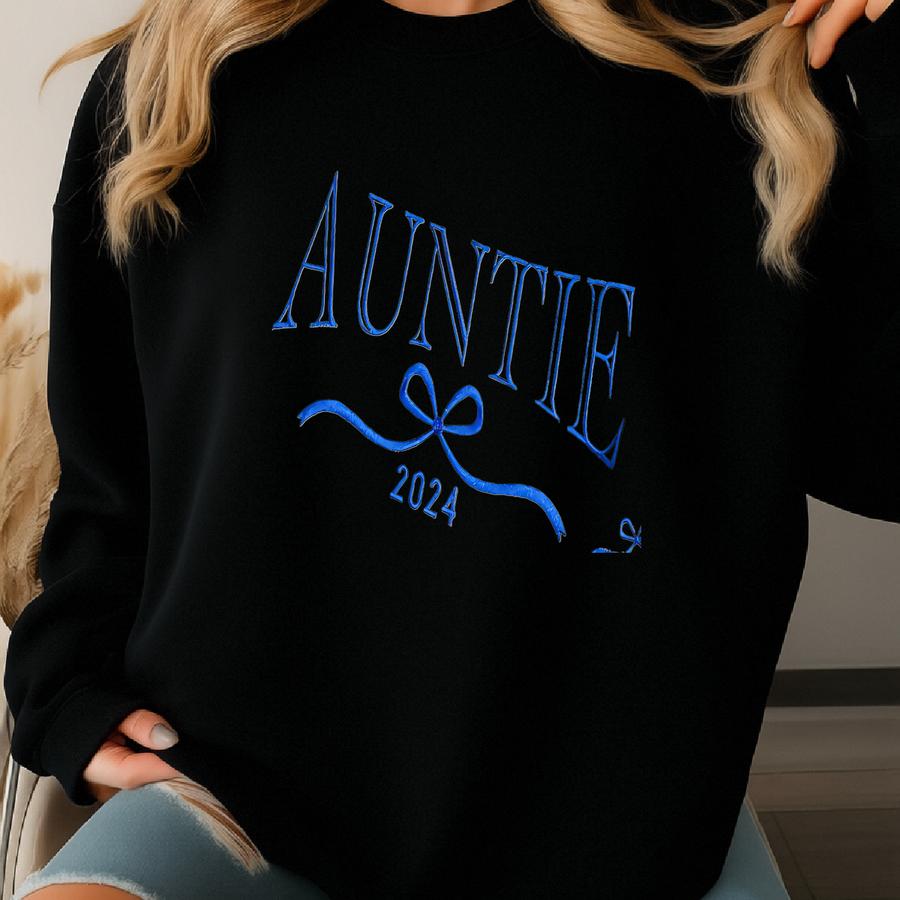 Auntie Sweatshirt With Name On Sve, Custom Minimalist Auntie Aunt Shirt, New Aunt Hoodie Gift For Cool Aunt, Gifts For Aunt Sweatshirt