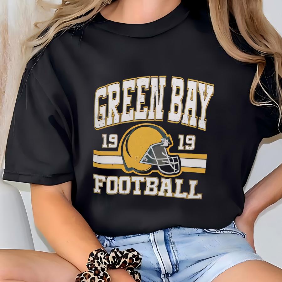 Custom Retro Green Bay Football Hoodie, Green Bay Game Day Sweatshirt, Personalized Green Bay Fan Gift, Vintage 80s Style, Green And Gold T-shirt
