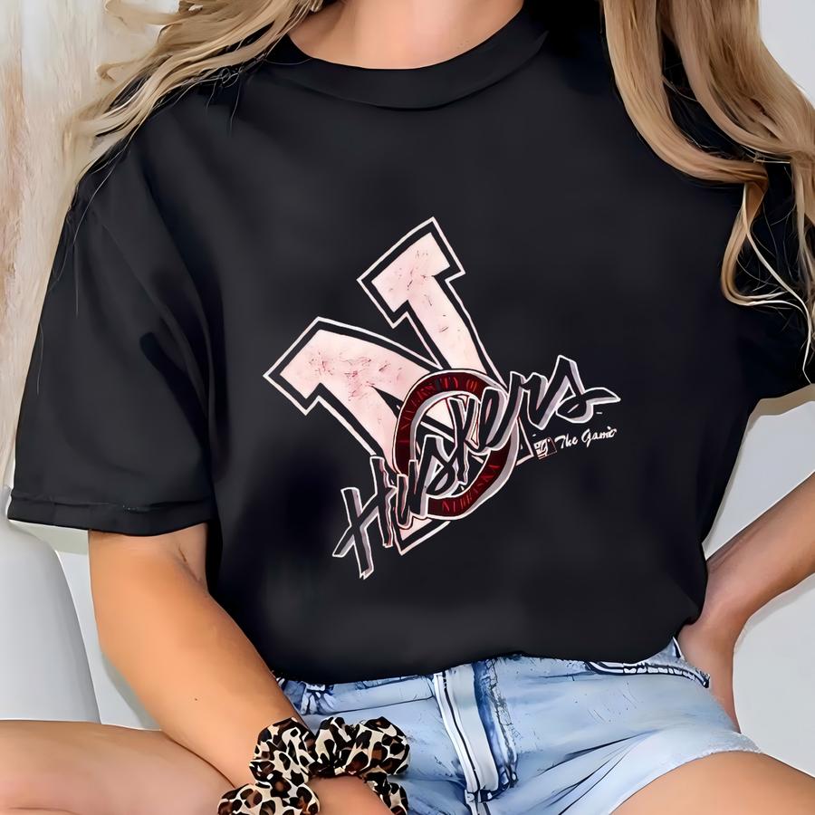 90s Distressed Ncaa University Of Nebraska–lincoln ‘cornhuskers’ Crewneck Sweatshirt Print Logo Red Color Men’s L T-shirt