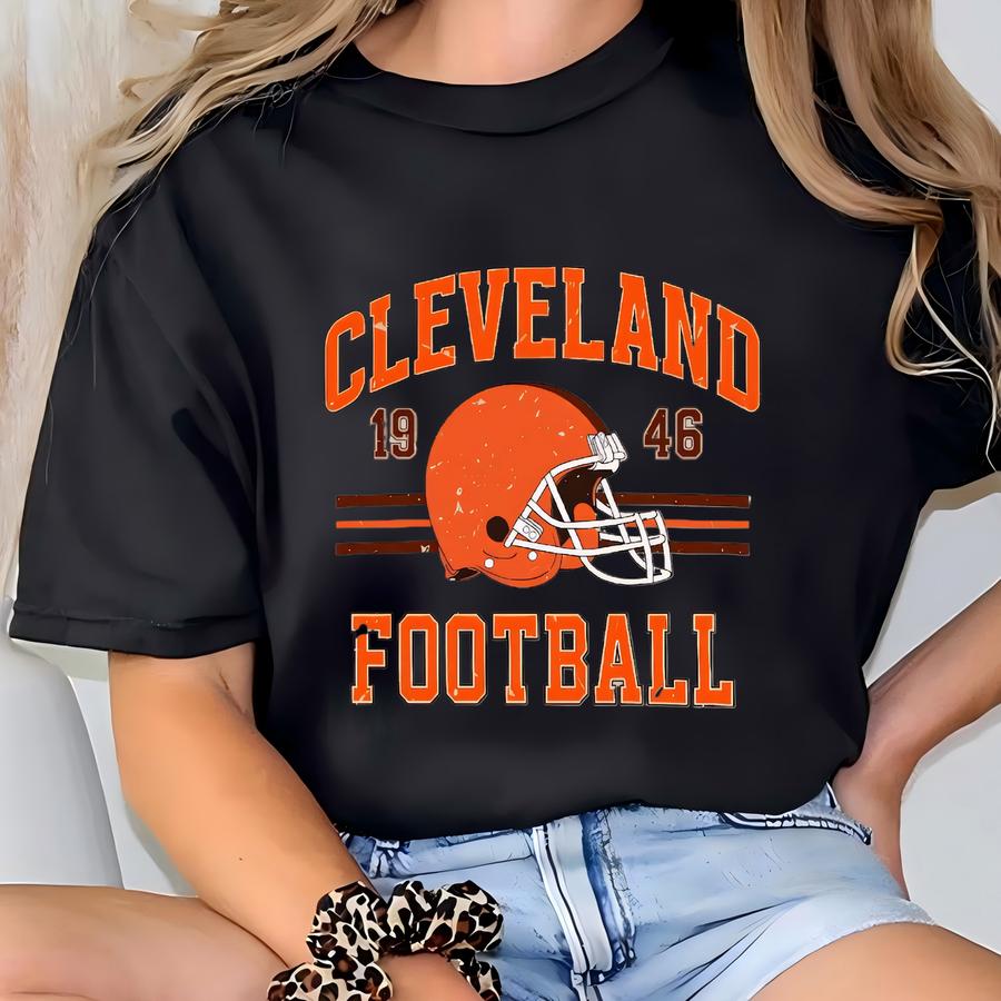 Cleveland Football Sweatshirt, Retro Inspired Unisex Pullover For Fans, Cozy And Stylish Browns Apparel, Perfect Gift For Game Day, D40 T-shirt