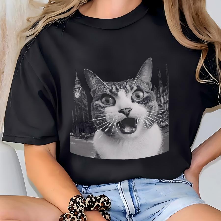 Black And White Surprised Cat In London Mug 11oz Londoner Gifts T-shirt