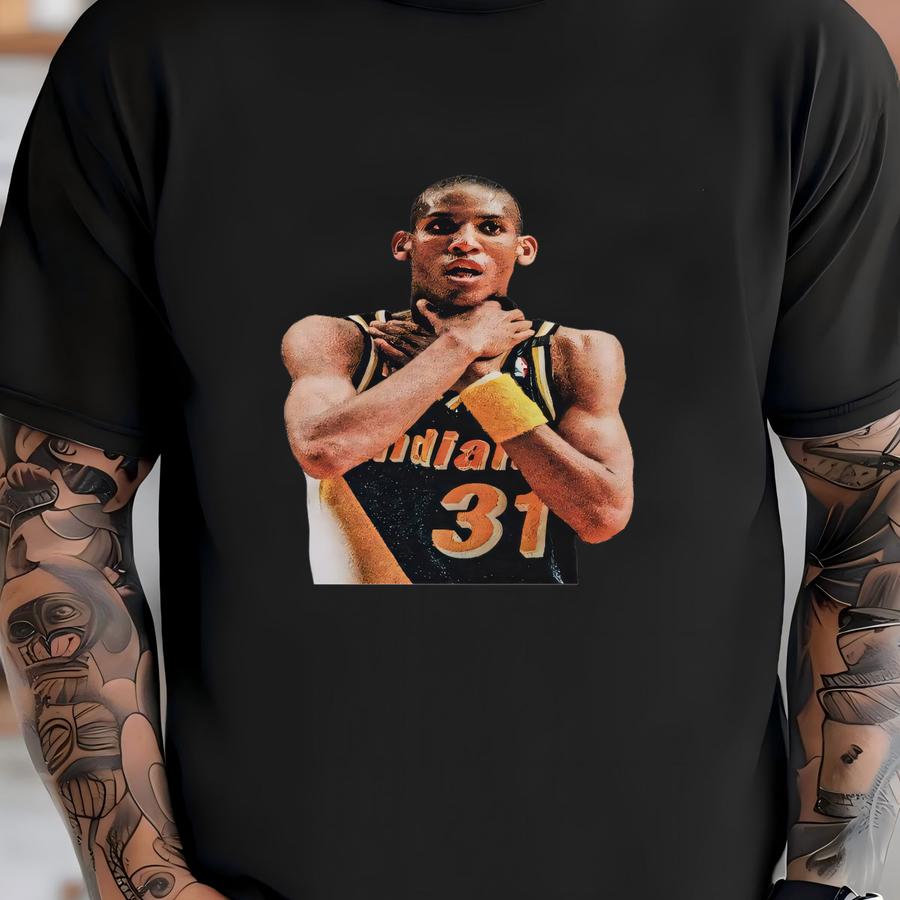 Classic 90s A Reggie Clutch Tee T-shirt