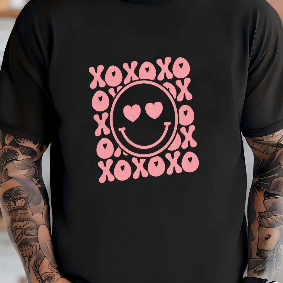 Face Xoxo Sweatshirt: Retro Valentine's Day Sweater T-shirt