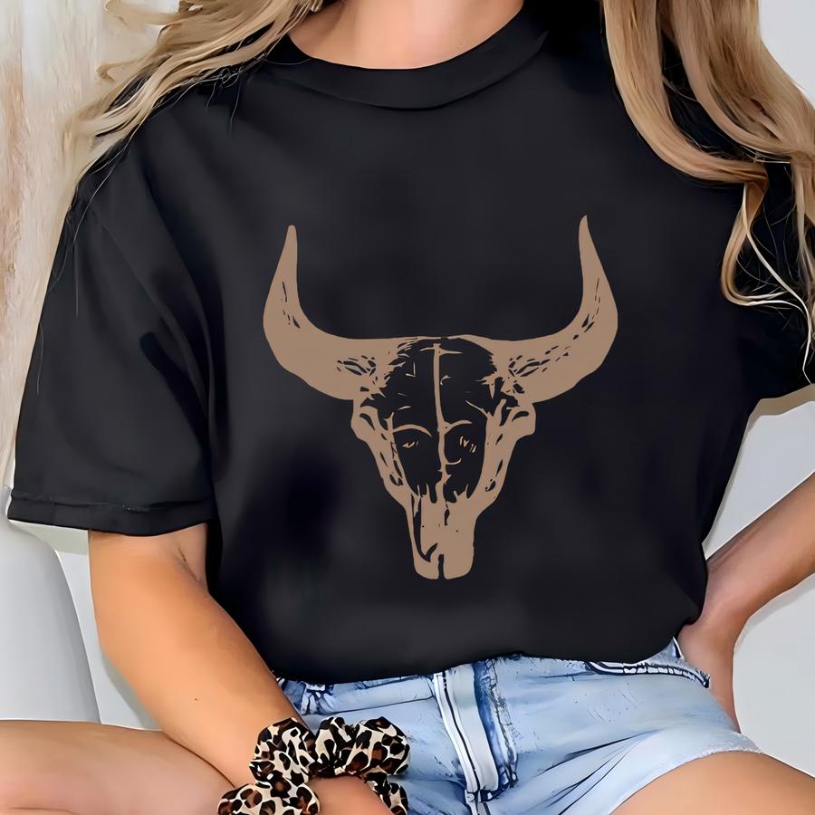 Bull Skull Sweatshirt, Cowgirl Shirt, Cowgirl Sweatshirt, Western Shirt, Rodeo Shirt, Country Shirt, Cowgirl Gift,cowboy Rodeo Shirt,western T-shirt