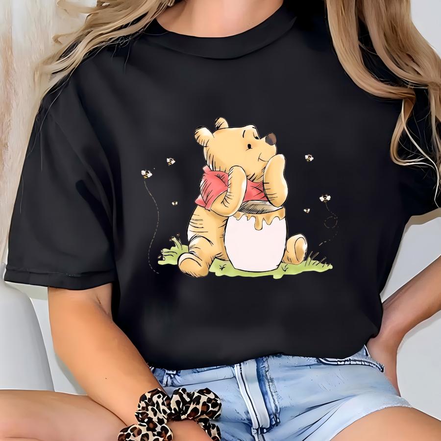 Mommy To Bee Sweatshirt, Pooh Mommy Sweatshirt, Pregnancy Reveal Sweatshirt,custom Mom Shirt, Mama Shirt,new Mom Gift, New Mama Shirt T-shirt