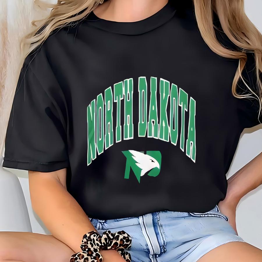 Vintage North Dakota Fighting Hawks Ncaa Hoodie X North Dakota Hawks Sweater University Of North Dakota Jumper Size Xxl T-shirt