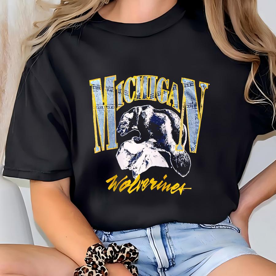 90s Ncaa University Of Michigan ‘wolverines’ Crewneck Sweatshirt Print Logo Blue Color Men’s Fit L T-shirt