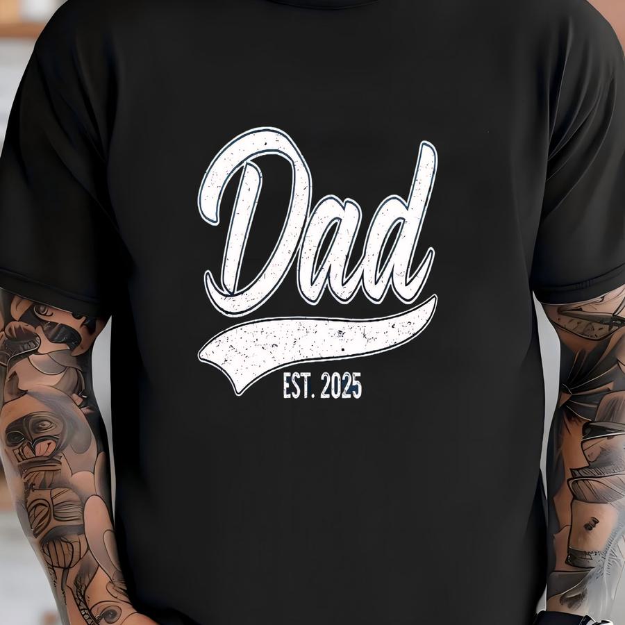 Dad Est. 2025 Hoodie: New Father Announcement Gift T-shirt