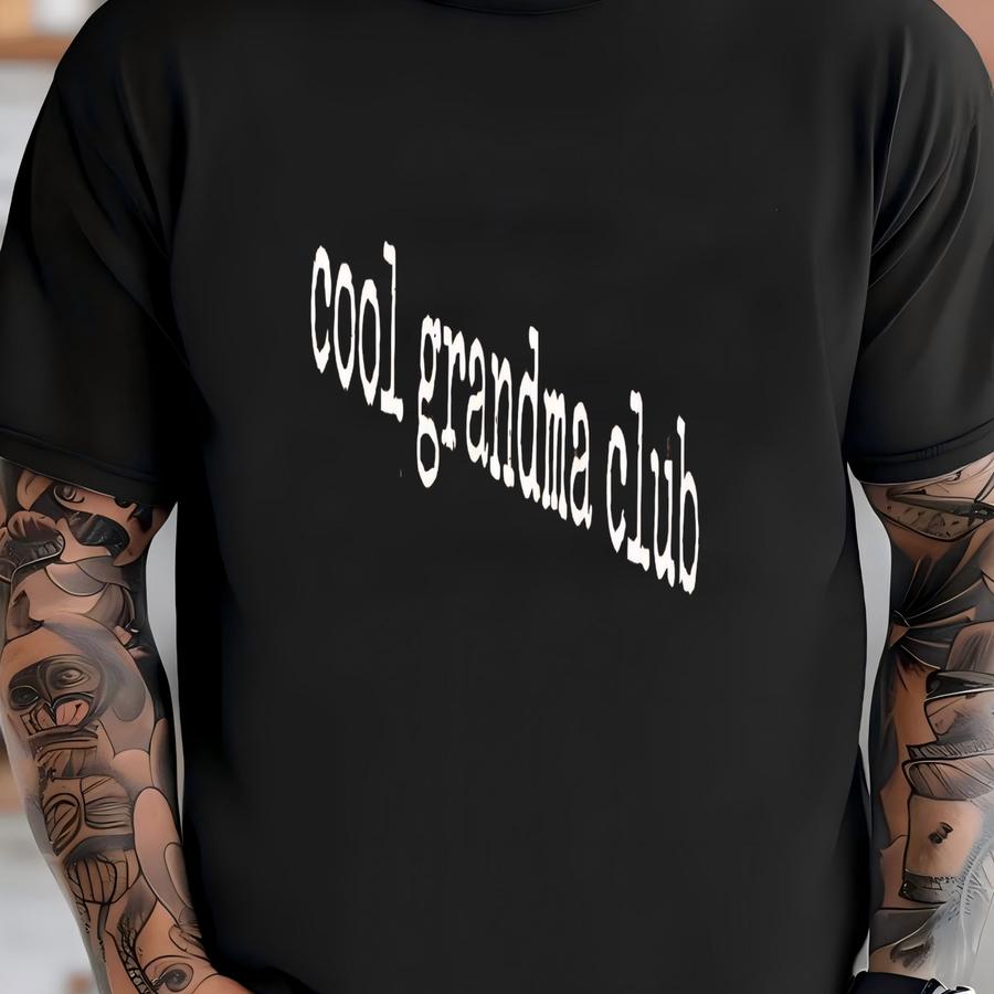 ® Cool Grandma Club Hoodie, Funny Grandparent Graphic Tee For Women, Gift For Nana, Stylish Retirement Quote Shirt T-shirt