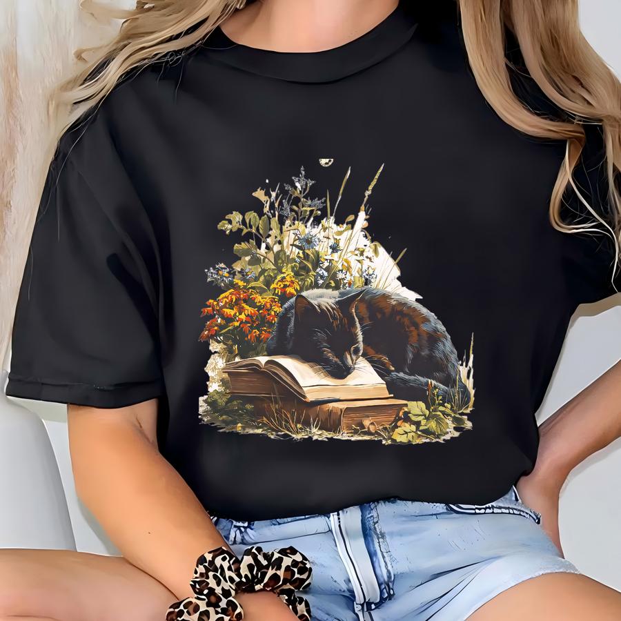 Black Cat Book Lover Sweatshirt Cozy Reading Shirt Cat Graphic Tee Literature Inspired Crewneck T-shirt