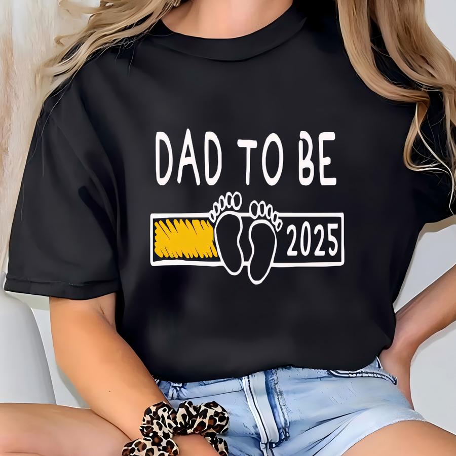 Dad To Be 2025 Announcement Hoodie: New Daddy Gift T-shirt