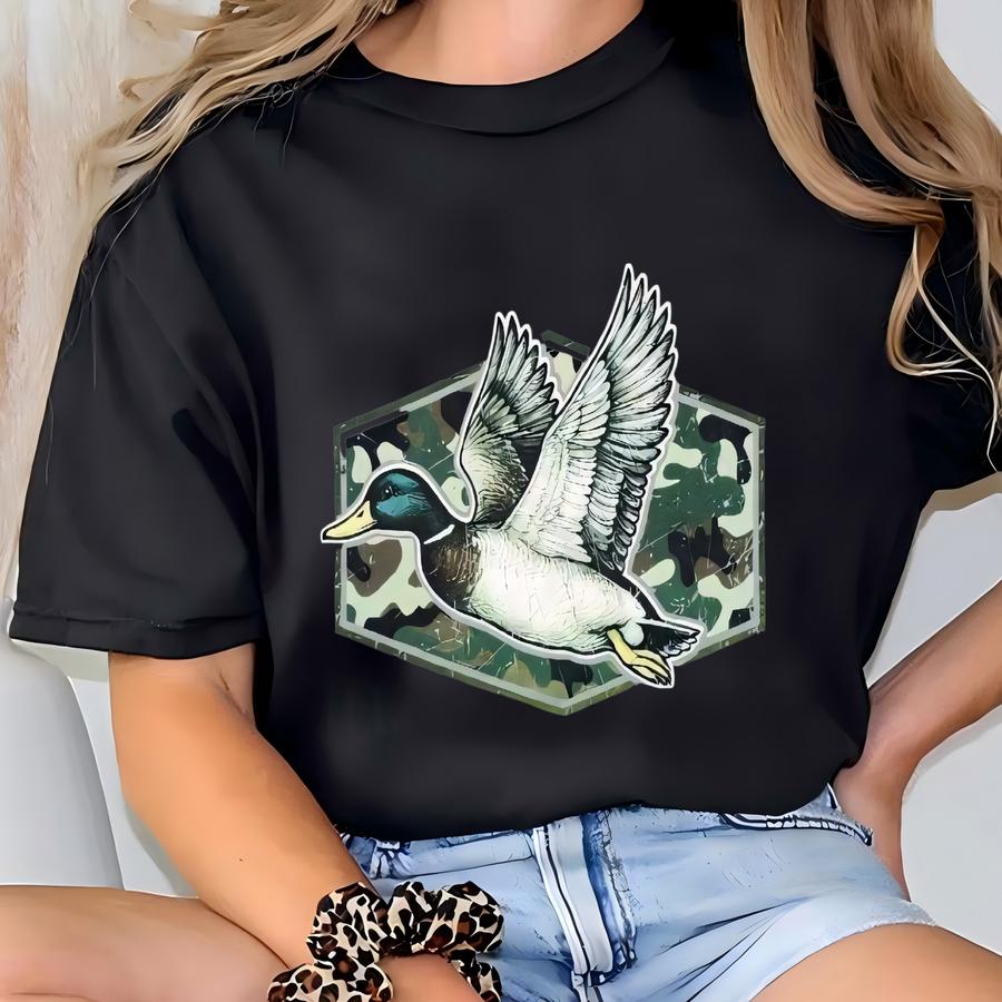 Camo Duck Hunting Shirt – Flying Mallard Graphic Tee For Men – Country Outdoorsman Gift – Southern Waterfowl Hunter Hoodie T-shirt