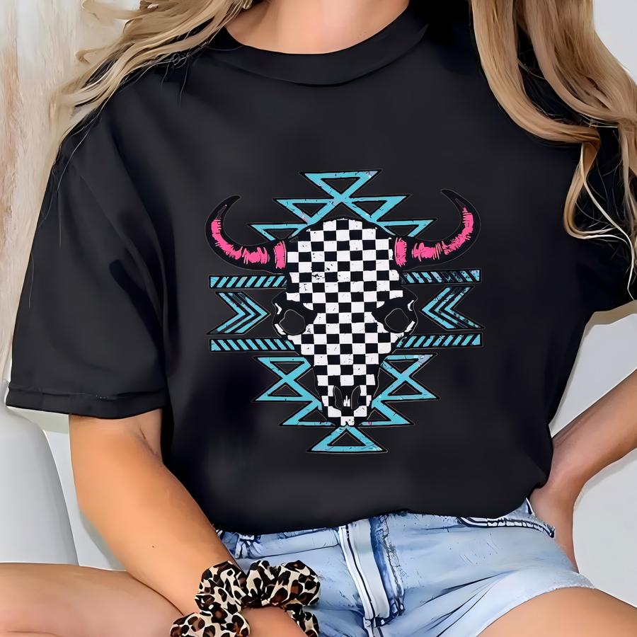 Aztec Cow Skull Graphic Tee – Checkerboard Western Shirt – Boho Desert Cowgirl Outfit – Retro Southwestern Skull Hoodie For Women T-shirt
