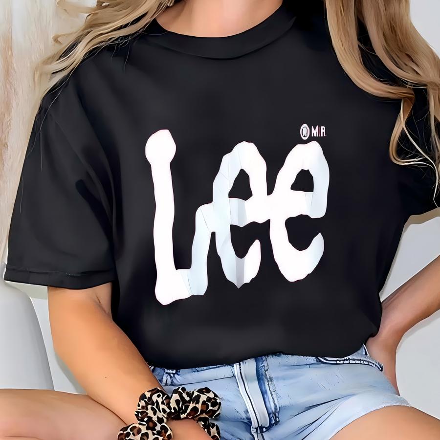 Vintage 90s Distressed Sweatshirt Crewneck Pullover Jumper Sweater Printed Logo Maroon Color Men’s Fit M T-shirt