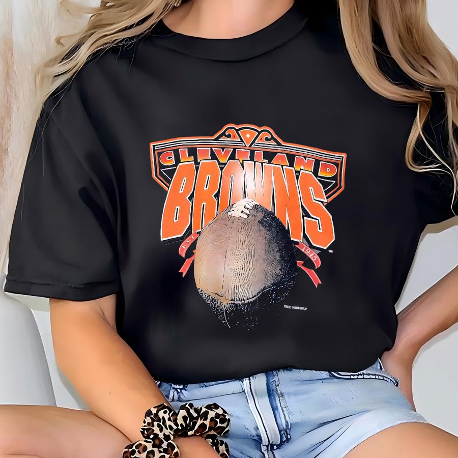 Vintage 90s Cleveland Browns Crewneck Sweatshirt - - Print Logo - Black Color - Men’s L T-shirt
