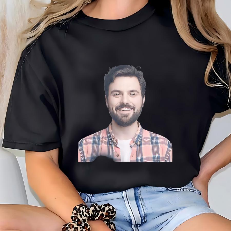 Wizard Custom Wanted Shirt, Personalized Magic Tee, Funny Magic Gift, Fantasy Style Photo Shirt, Lost Wizard Poster T-shirt