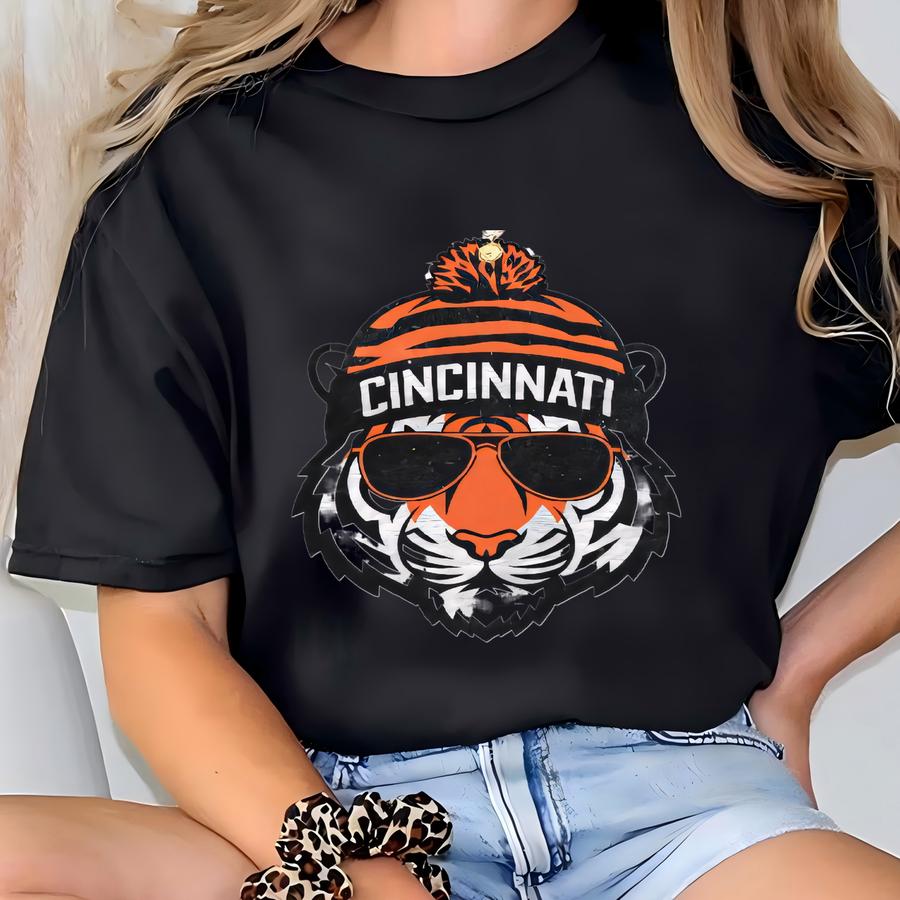 Cincinnati Football Vintage Style Crewneck Sweatshirt,cincinnati Football Crewneck,football Tshirt,cincinnati Fan Gifts T-shirt