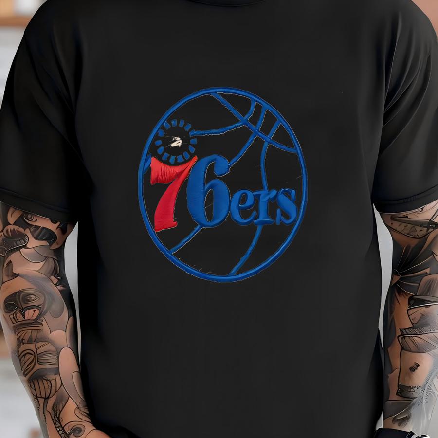 Classic 76ers Cap In Red And Blue Two-tone Colorway T-shirt