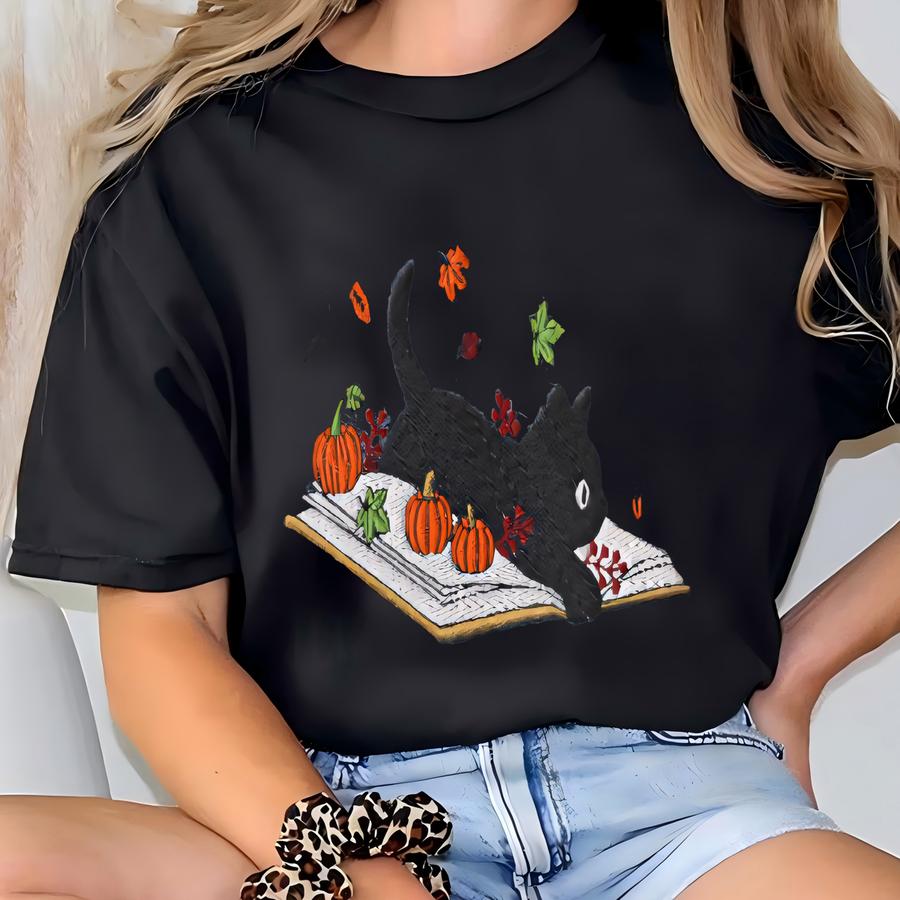 Black Cat Sweatshirt: Cozy Autumn Crewneck T-shirt