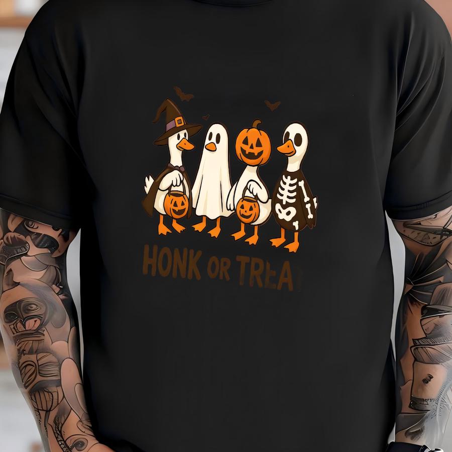 ® Funny Goose Honk Or Treat Halloween Tshirt, Retro Honk Or Treat Shirt, Best Girly Halloween Gift, Halloween Gift T-shirt
