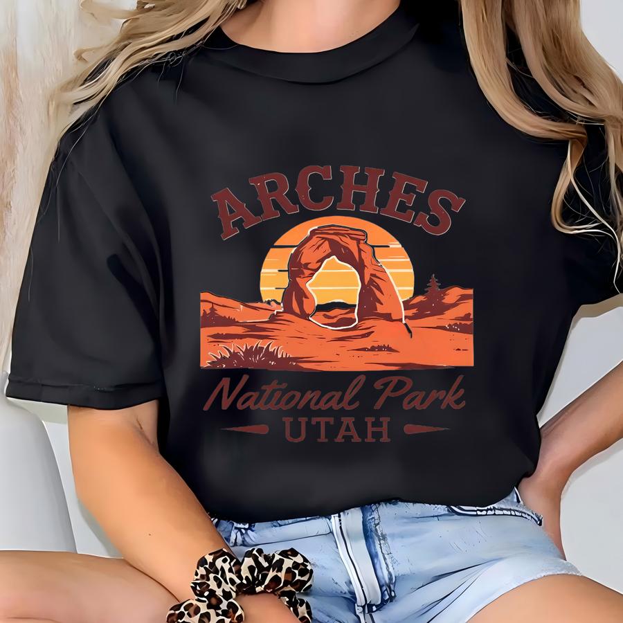 Arches National Park Hoodie: Retro Sunset Utah Travel Tee T-shirt