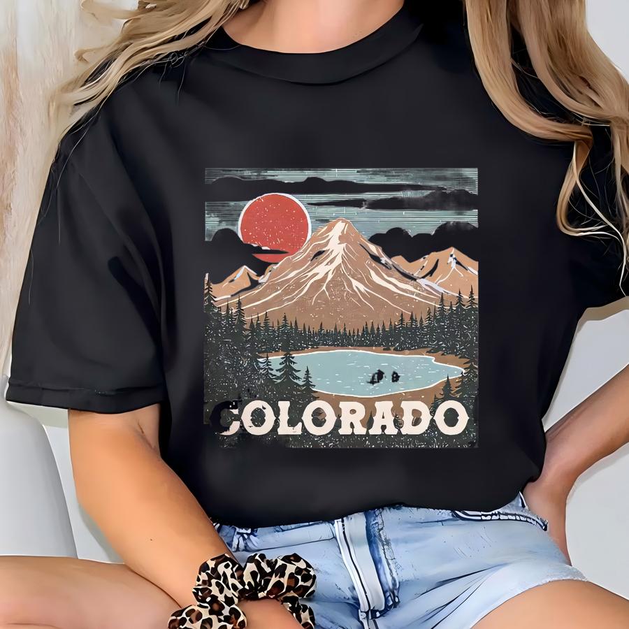 Colorado Mountain Lake Hoodie: Vintage Nature Travel Tee T-shirt