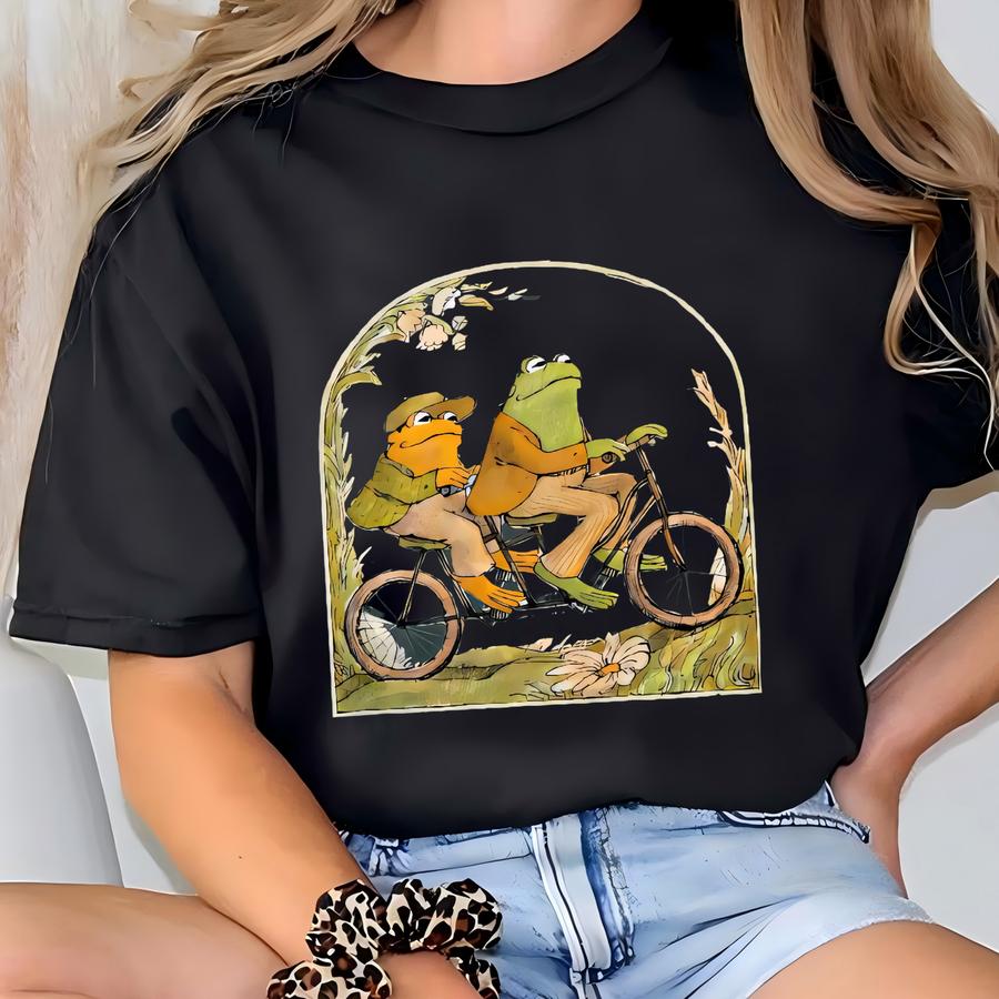 Frog And Toad Sweatshirt, Frog And Toad On Bike Sweatshirt, Frog Sweatshirt, Bike Lovers Sweatshirt, Classic Book Sweatshirt T-shirt