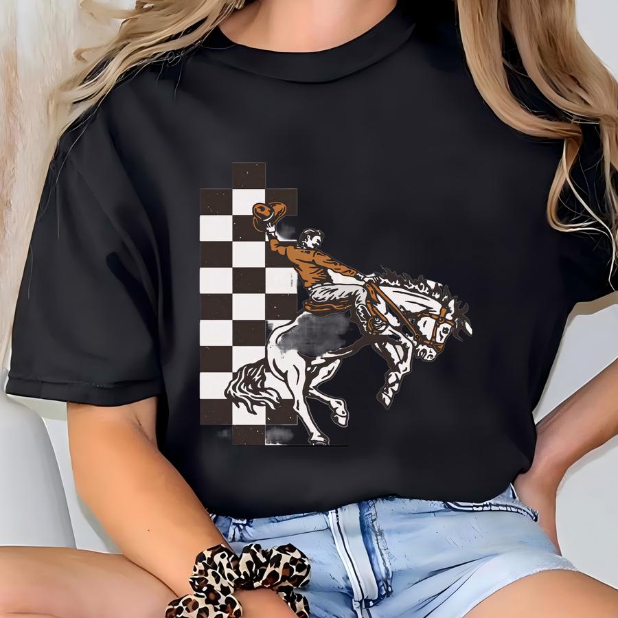 Checkerboard Cowboy Shirt – Retro Rodeo Bucking Horse Hoodie Hoodie Sweatshirt Long Sve – Western Ranch Graphic Gift For Him Her Skuc 71 T-shirt