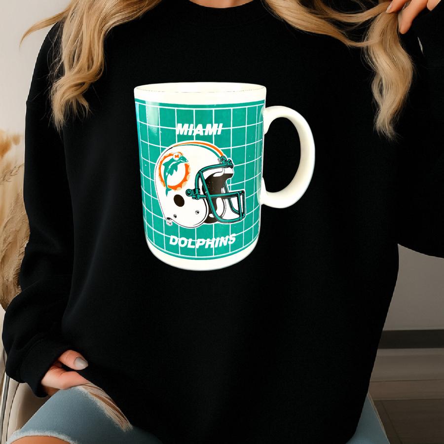 Vintage Mug Vintage Old Classic Throwback Logo. 1990s Collect. Football Lover. Sweatshirt