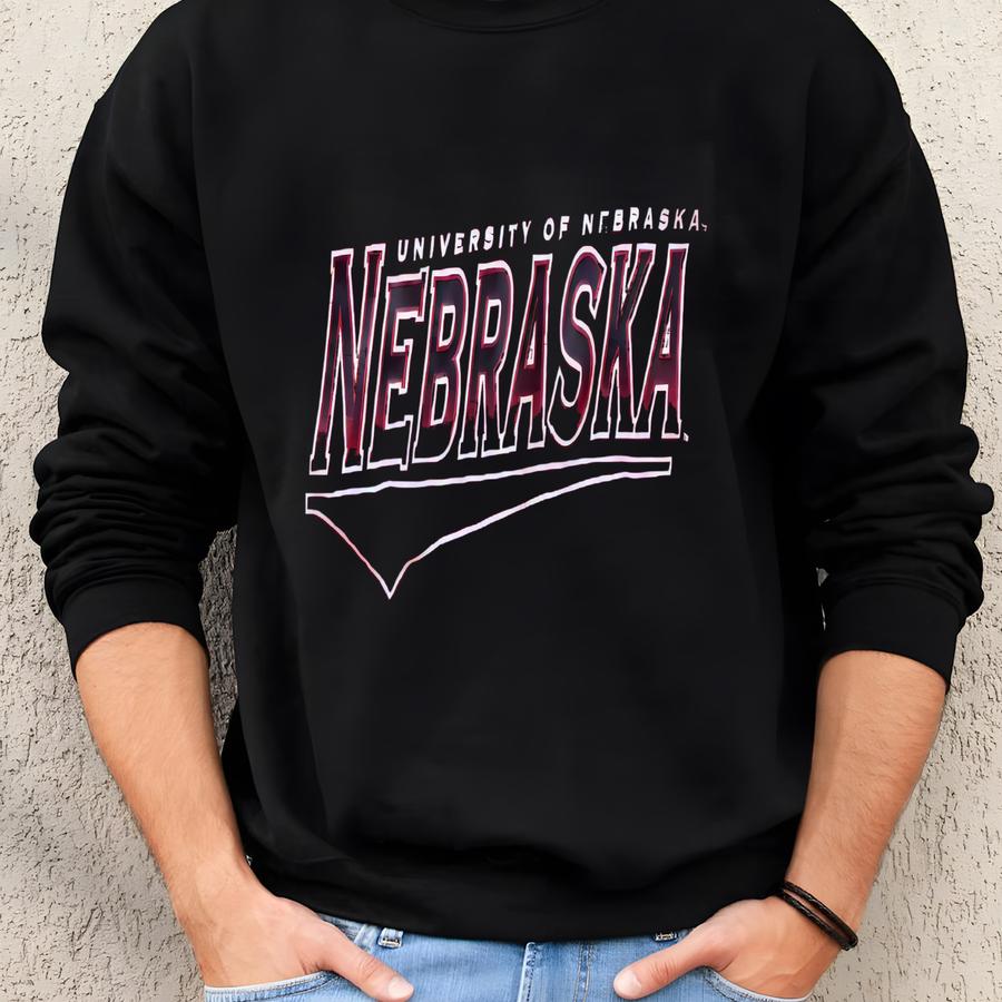 Vintage 90’s Nebraska Cornhuskers University Crop Tee T Shirt Sweatshirt