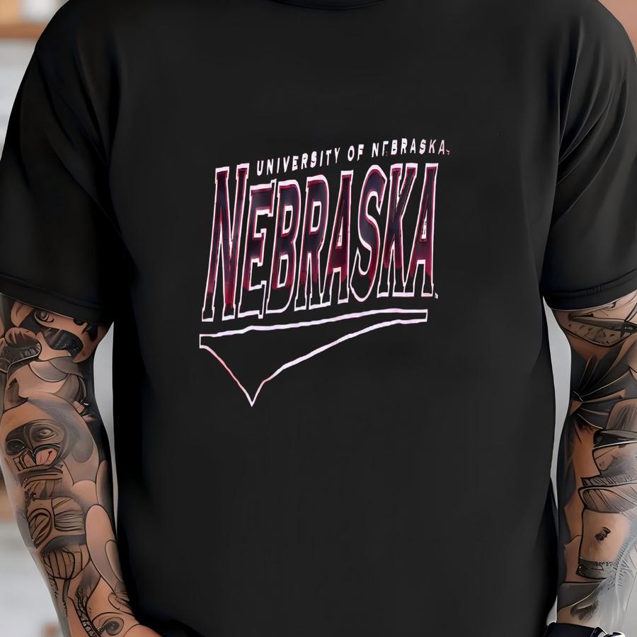 Vintage 90’s Nebraska Cornhuskers University Crop Tee T Shirt T-shirt