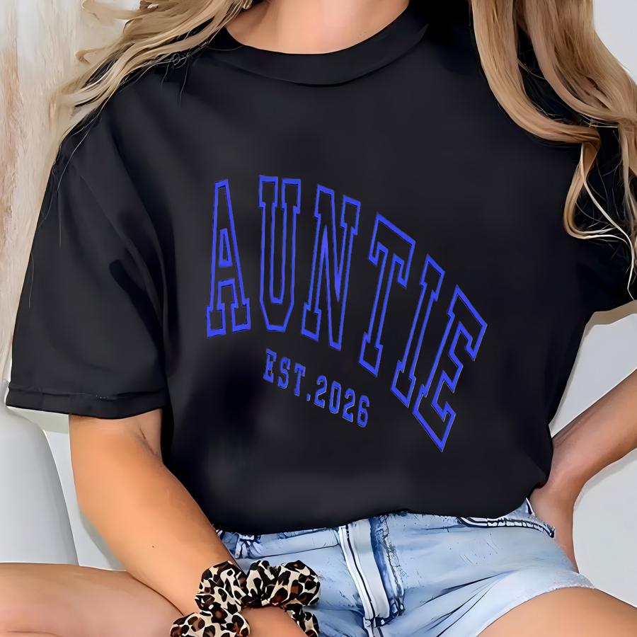 Auntie Sweatshirt With Name On Sve, Custom Minimalist Auntie Aunt Shirt, New Aunt Hoodie Gift For Cool Aunt, Gifts For Aunt T-shirt