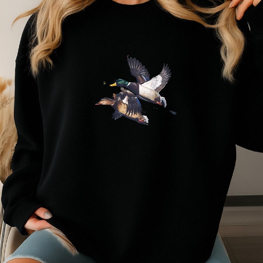 Vintage Ducks Unlimited Blue Sweatshirt Large Mallard Ducks Flying Printed Nature View Lake Pullover Northern Reflection Pheasant Sweater L Sweatshirt